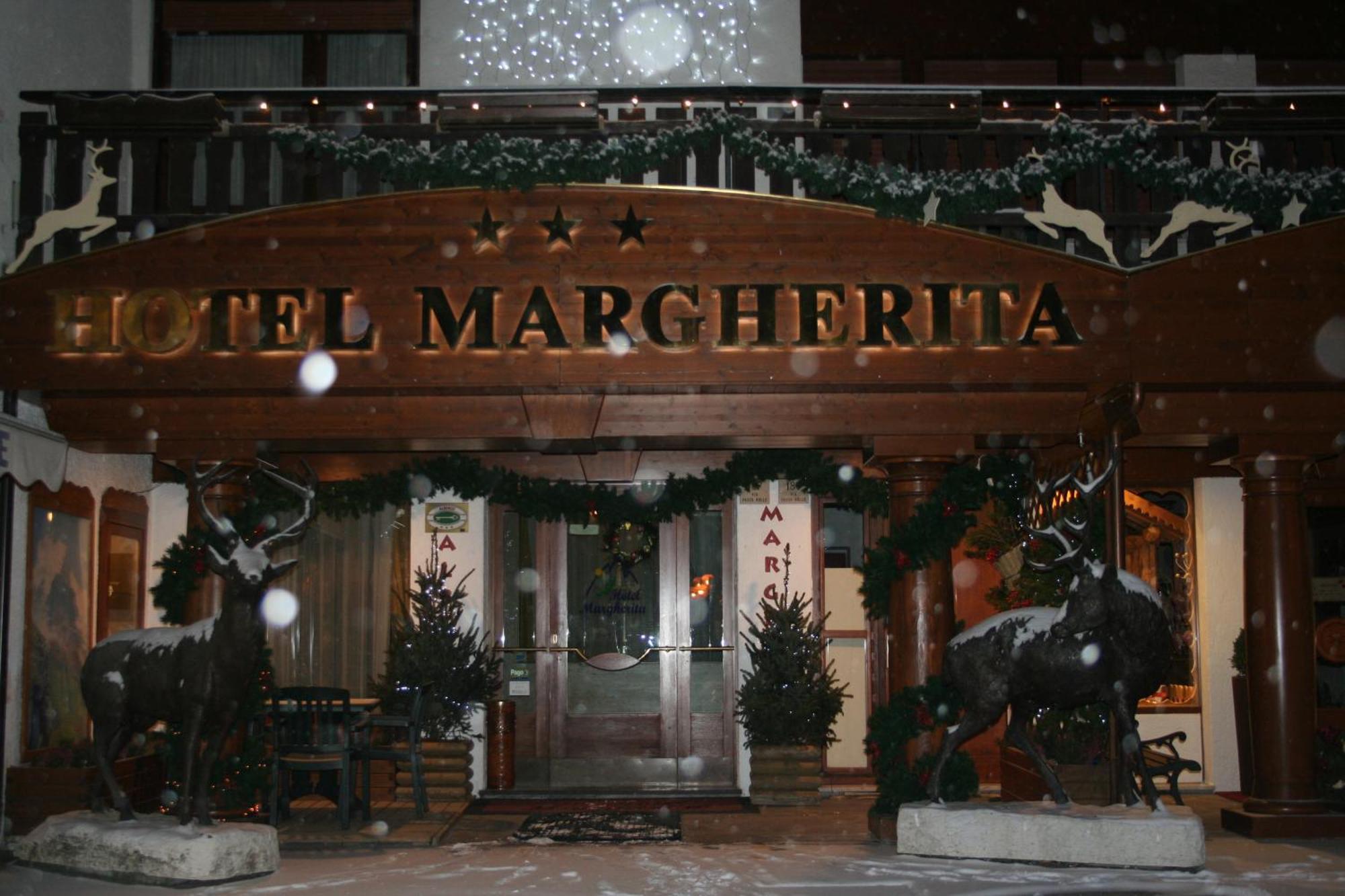Hotel Margherita San Martino Di Castrozza Bagian luar foto