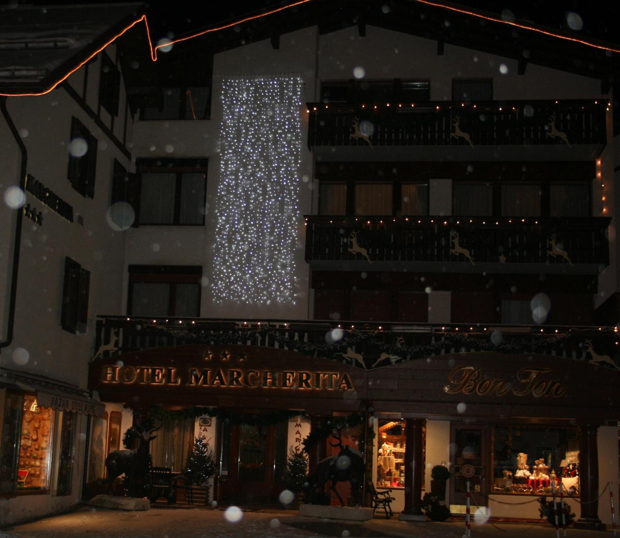 Hotel Margherita San Martino Di Castrozza Bagian luar foto