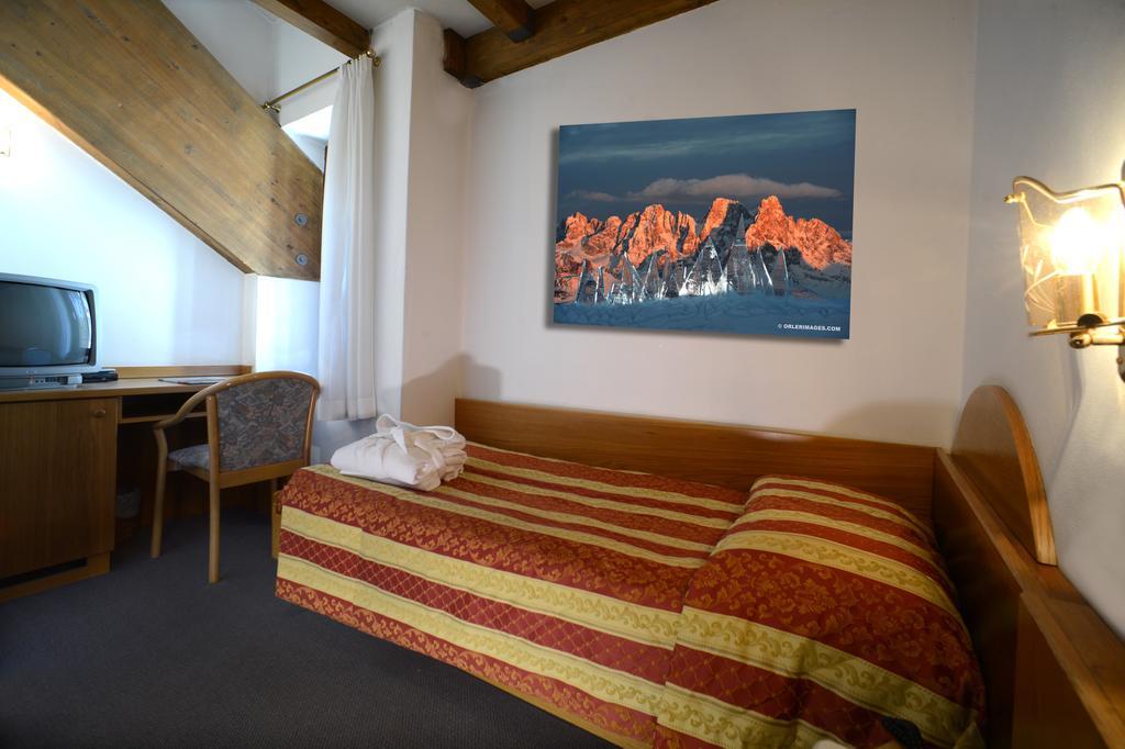 Hotel Margherita San Martino Di Castrozza Ruang foto